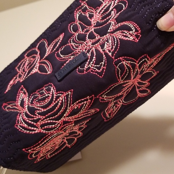 Vera Bradley Iconic Accordion Wristlet - Picture 6 of 7